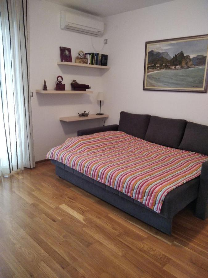 Apartmani Petrovac Na Moru Екстер'єр фото